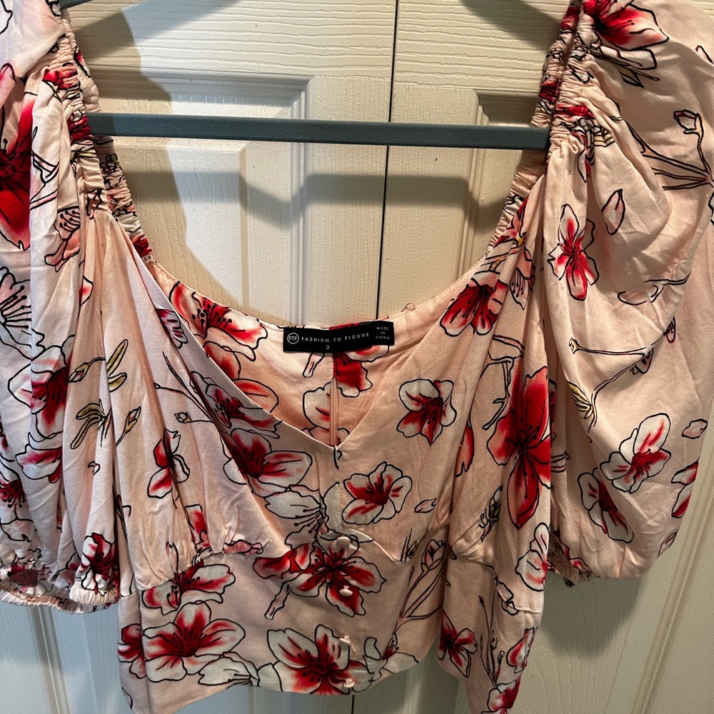 Plus Size Fashion To Figure Crop Top